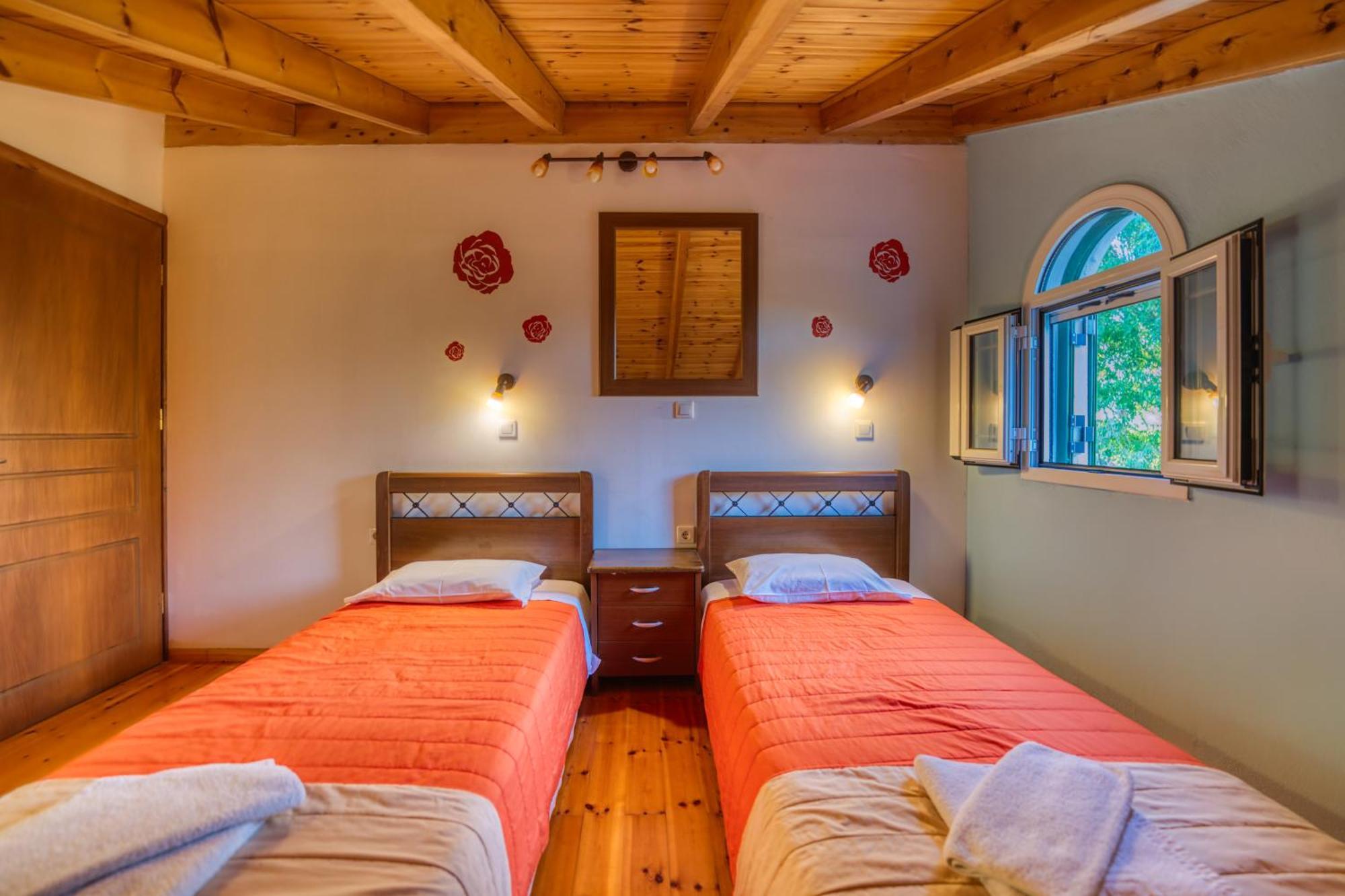 Stefanias Appartments Agios Matthaios  ภายนอก รูปภาพ