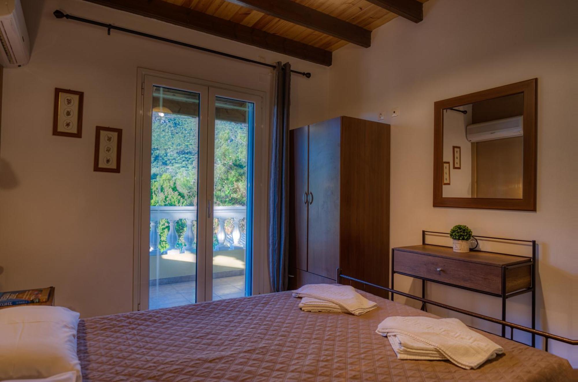 Stefanias Appartments Agios Matthaios  ภายนอก รูปภาพ
