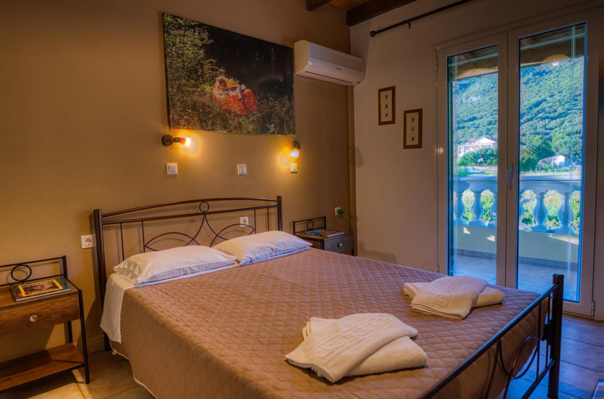 Stefanias Appartments Agios Matthaios  ภายนอก รูปภาพ
