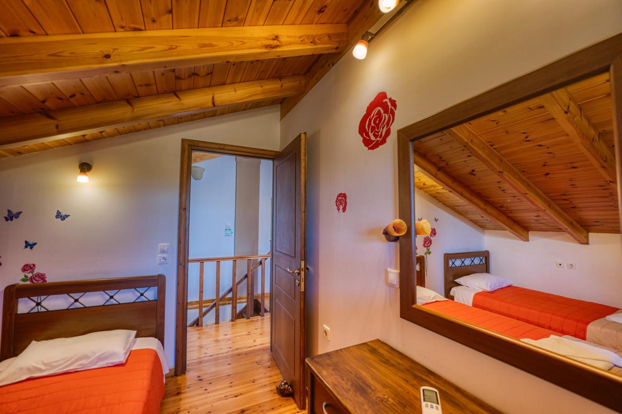 Stefanias Appartments Agios Matthaios  ภายนอก รูปภาพ