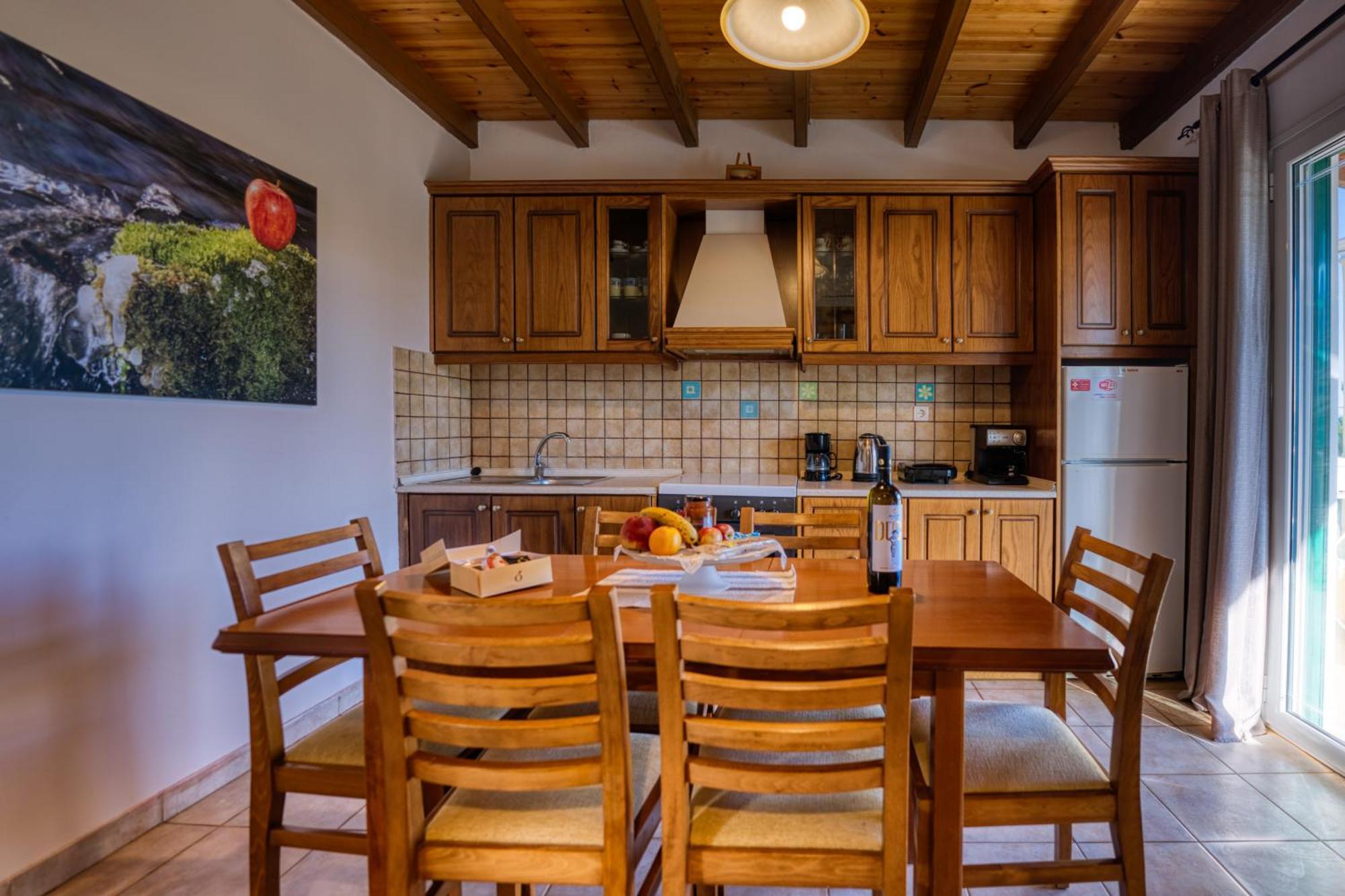 Stefanias Appartments Agios Matthaios  ภายนอก รูปภาพ