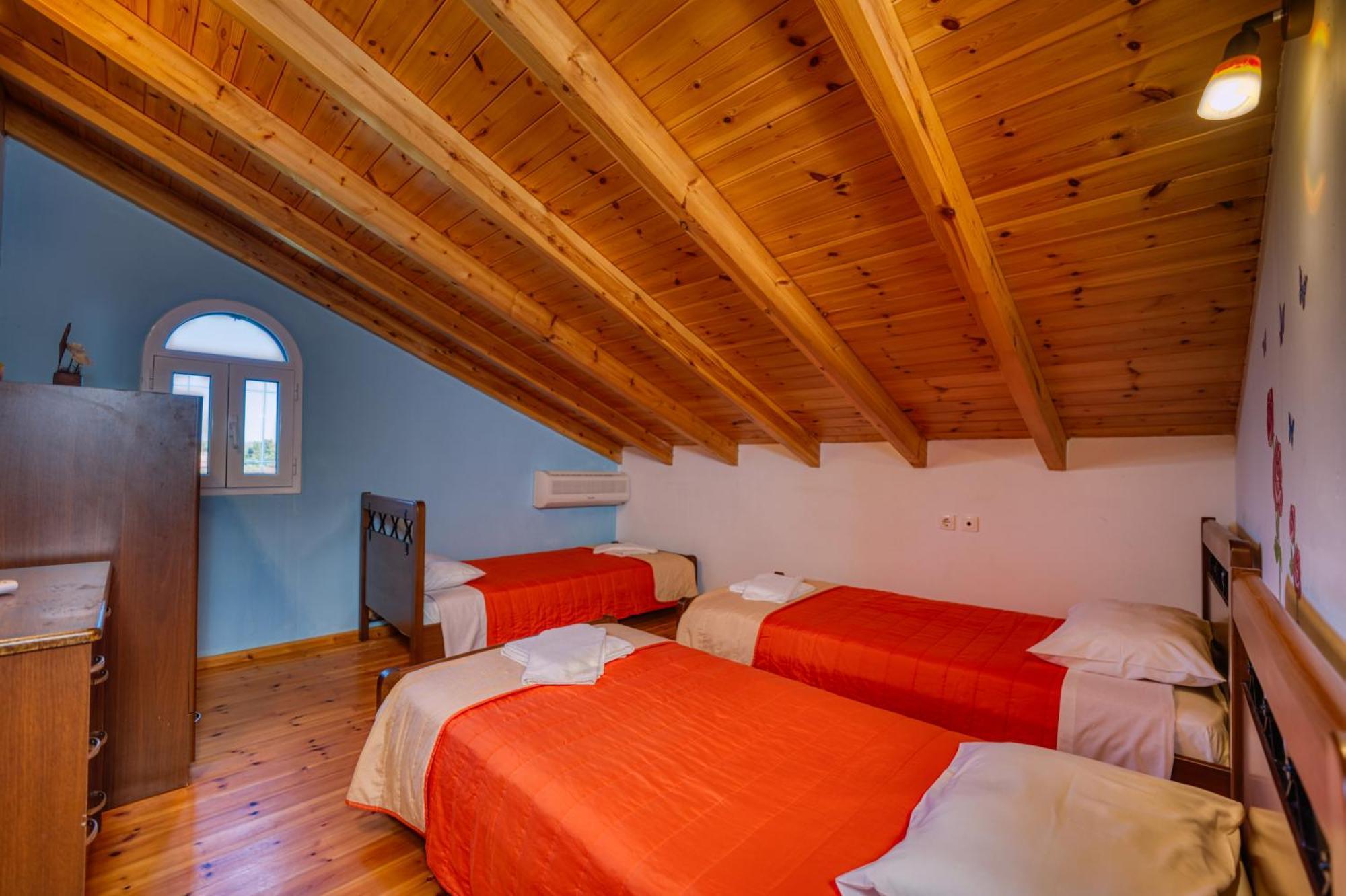 Stefanias Appartments Agios Matthaios  ภายนอก รูปภาพ
