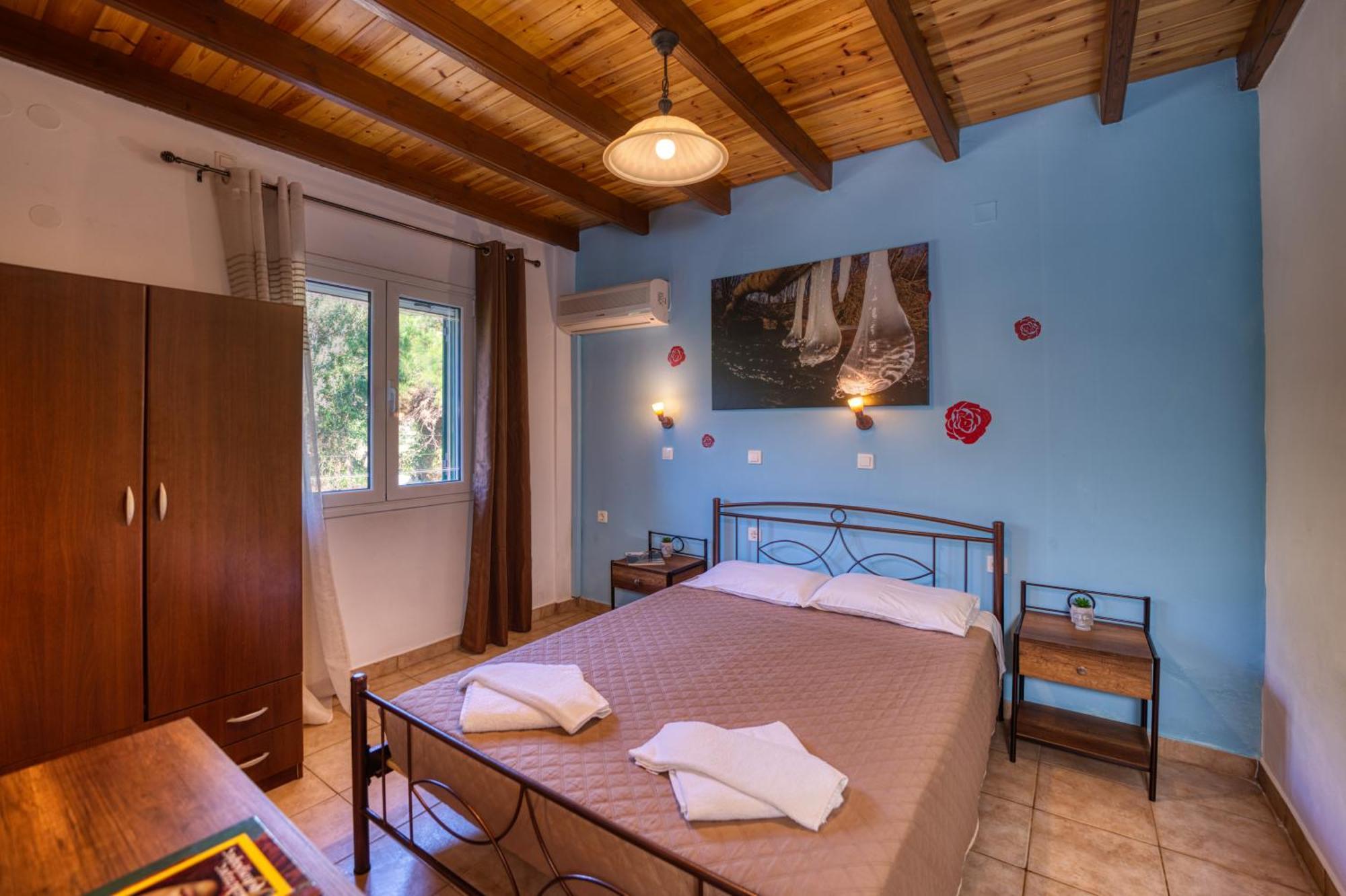 Stefanias Appartments Agios Matthaios  ภายนอก รูปภาพ